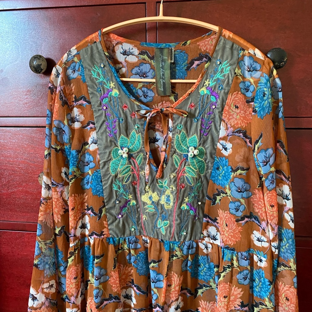 Aratta Multicolor Floral Embroidered Garment
